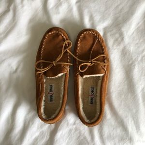 LIKE NEW men’s Minnetonka slippers